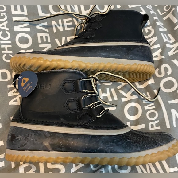 Jambu (JBU) new with tags, rubber duck books. - Picture 3 of 10